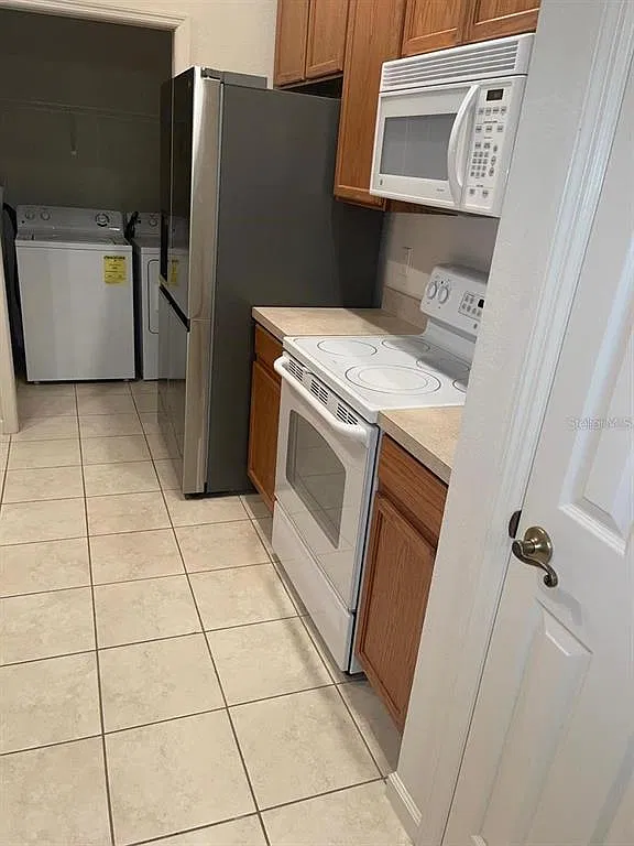 3 bed, 2.0 bath, 1495 sqft, $1,900 — Photo 3