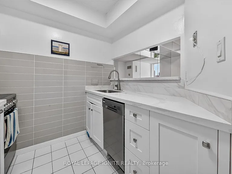 24 Wellesley St W #1206 — Photo 16