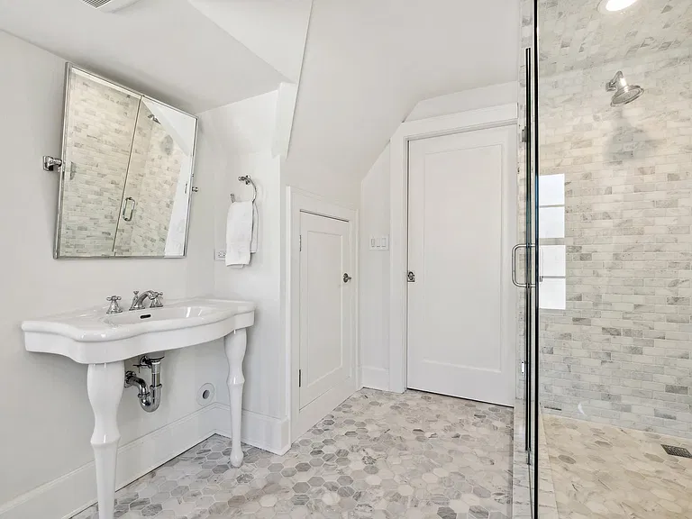 1094 Pine St — Photo 17