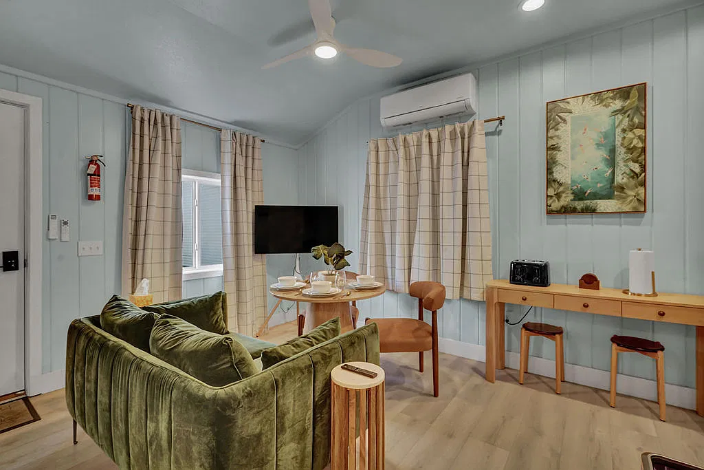 2 bed, 350 sqft, $950 — Photo 1
