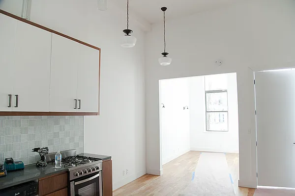 Rented by Loom Group | media 37