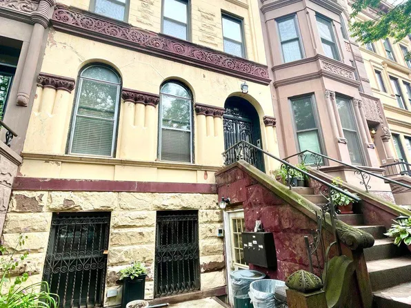 1183 Dean Street image 1 of 19