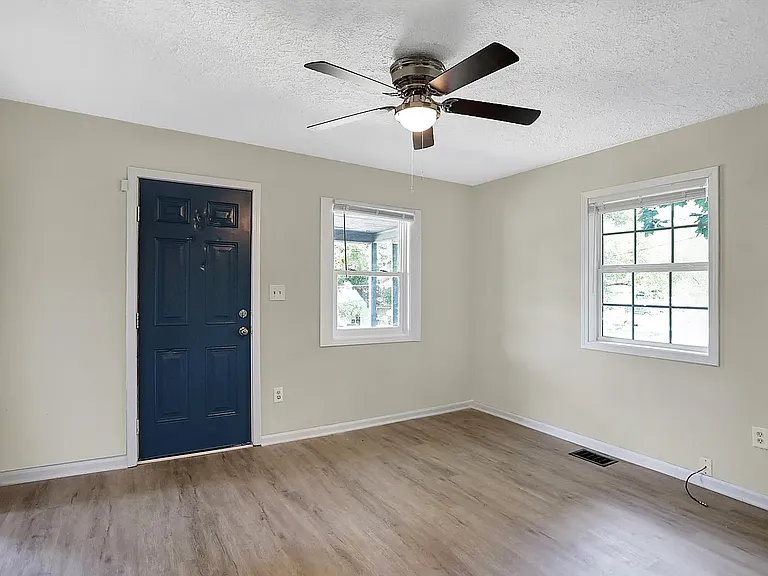 3239 Elmira St — Photo 10