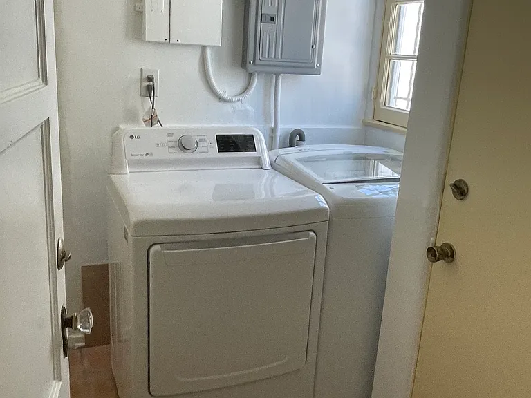 8140 Blackburn Ave — Photo 3