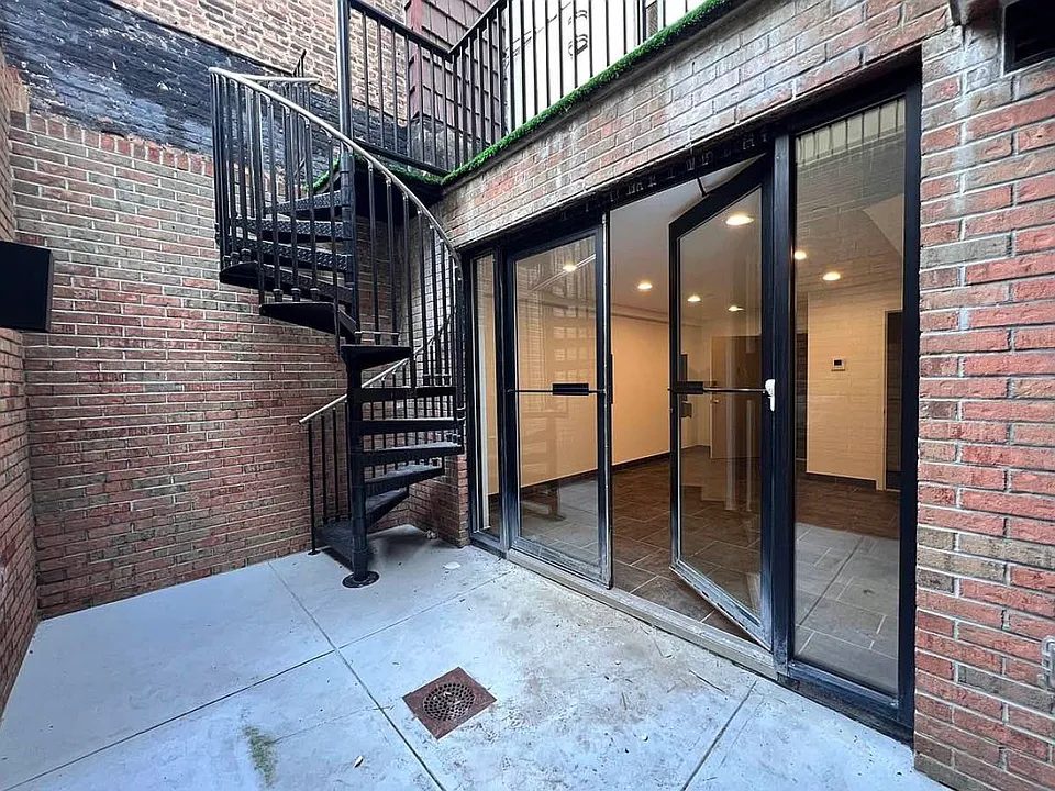551 Lorimer St #GARDEN