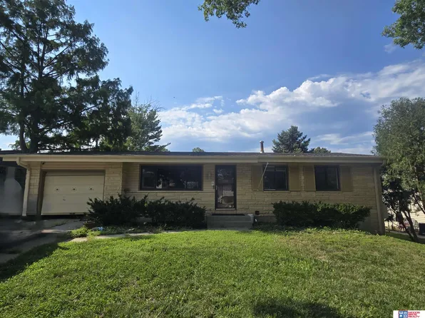 8135 Sanborn Dr, Lincoln, NE 68505