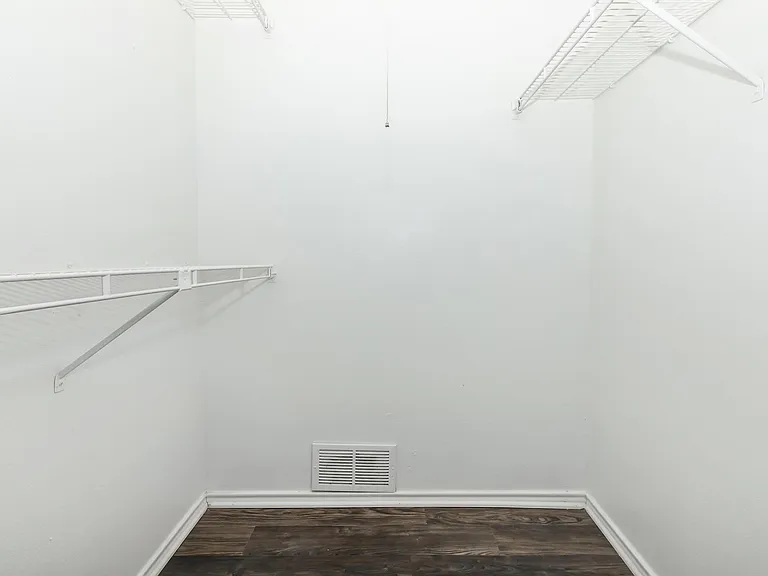 Eagle's Point Apartments — Photo 59