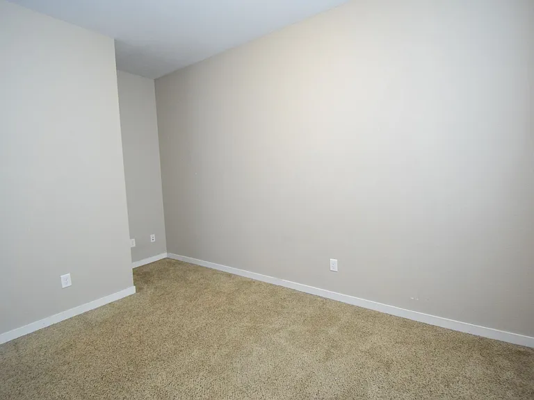 224 James Ave — Photo 30