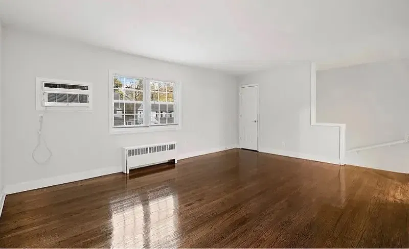 2 bed, 900 sqft, $2,100 — Photo 3