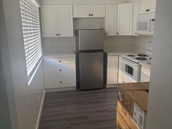4511 Colbath Ave #105, Sherman Oaks, CA 91423