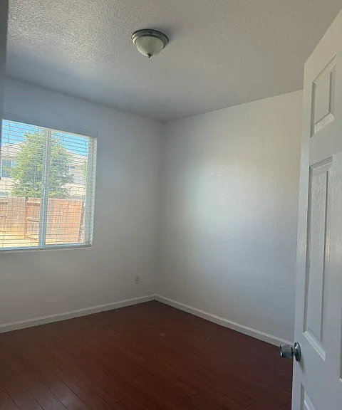 1445 Angus St — Photo 1