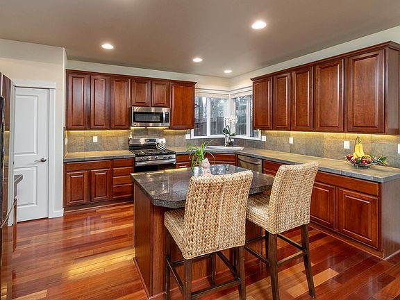 4th image of 61007 Snowberry Pl
