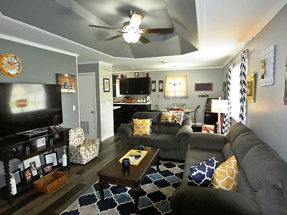 3rd image of 107 Hampton Ct