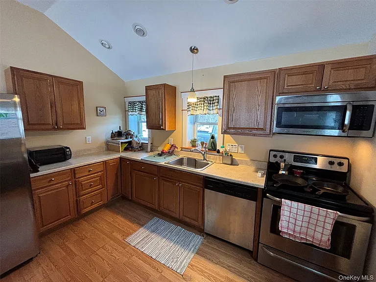273 South Rd — Photo 10