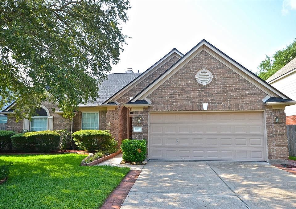 1st image of 15723 Wellshire Village Ct