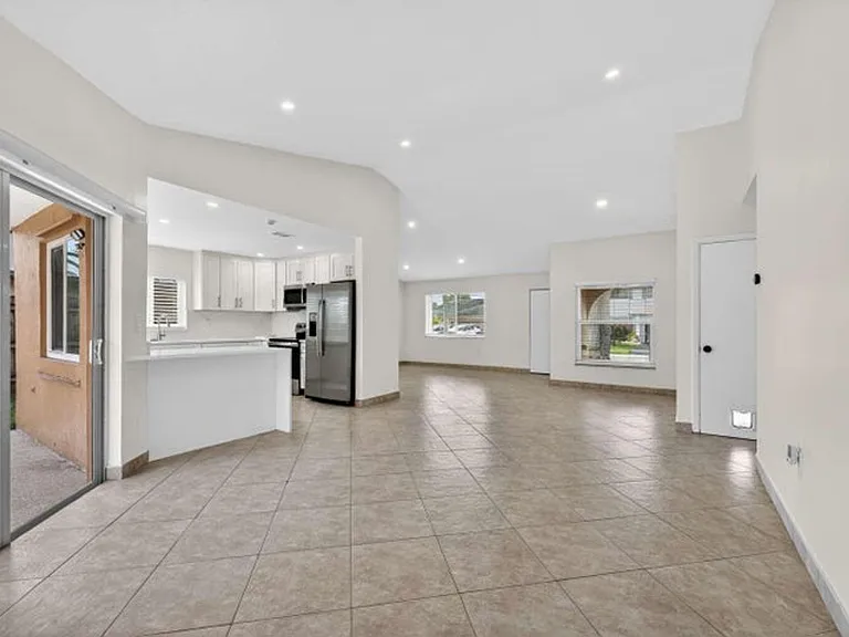 1329 SW 151st Way — Photo 3
