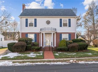 66 Beacon Cir, Cranston, RI 02910