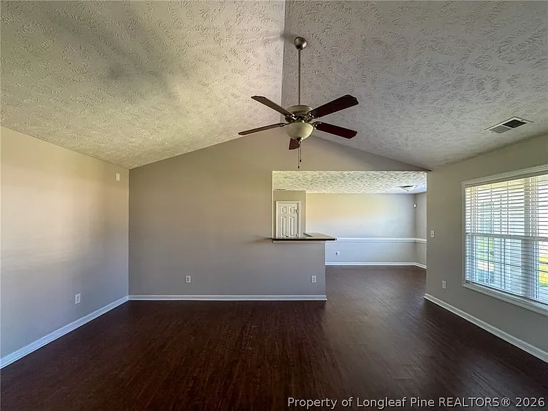 136 Ivystone Dr — Photo 4