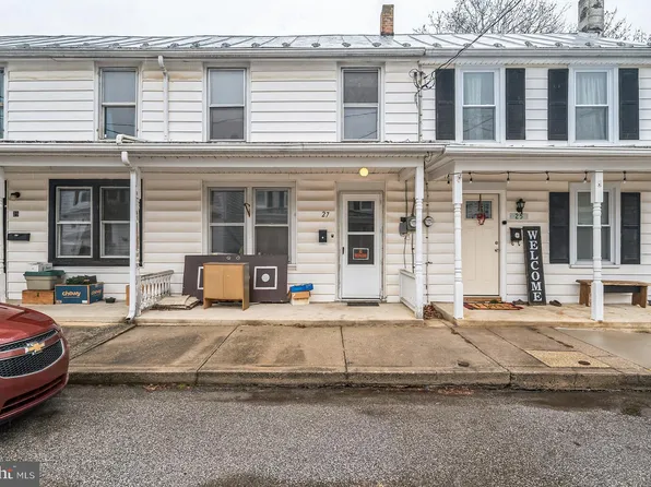 27 Chestnut St, Newville, PA 17241