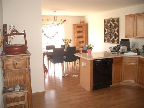 KITCHEN/ DINING AREA