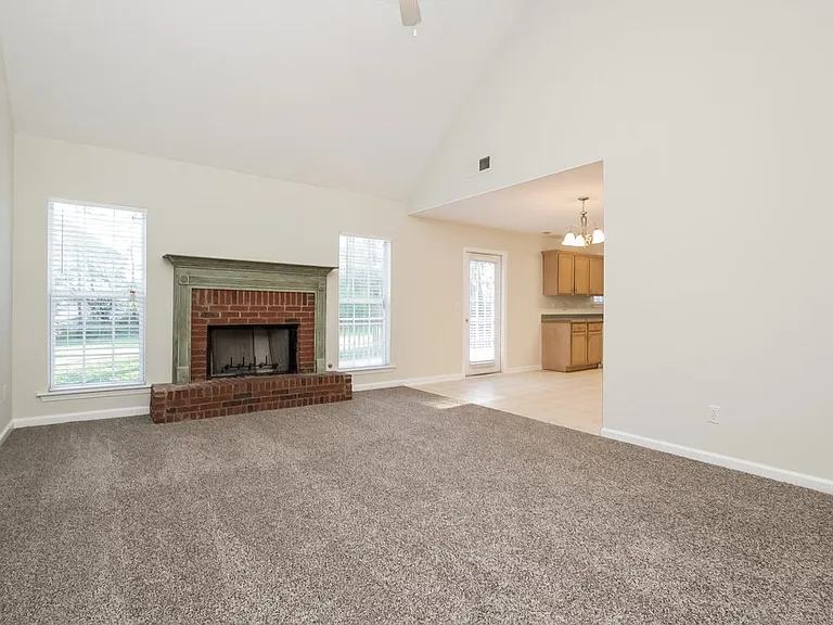 212 Browning Cir — Photo 5