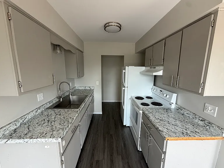 44 E Willow St #12 — Photo 4