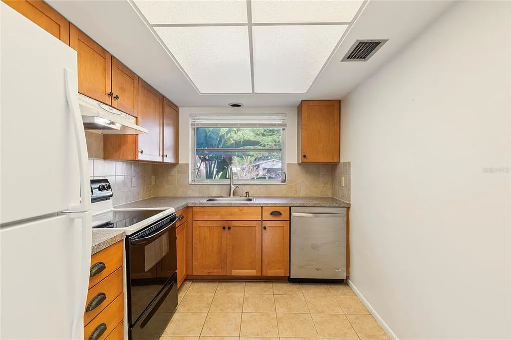 2 bed, 1.5 bath, 928 sqft, $1,940 — Photo 3