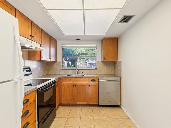 4th image of 1248 Lazy Lake Rd W