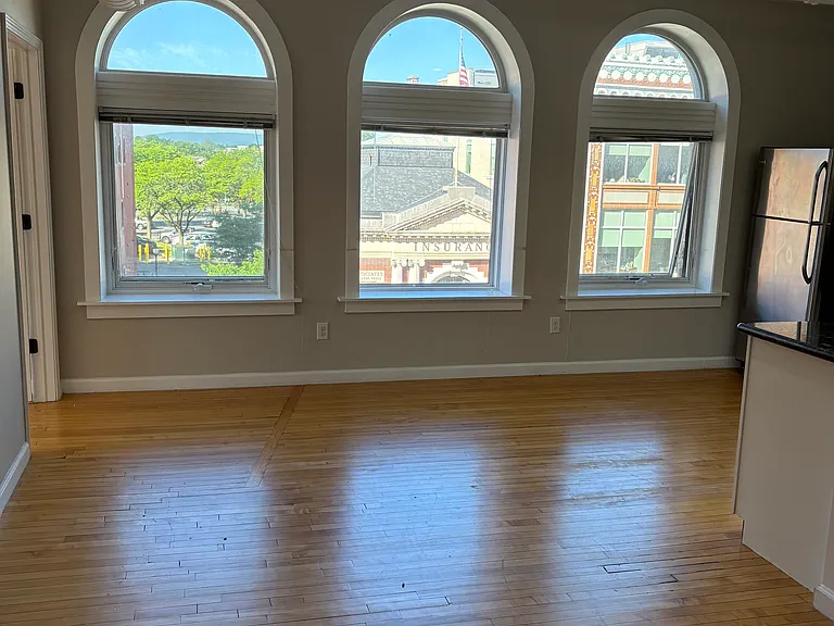 221 Glen St. — Photo 17