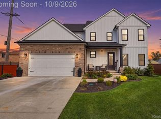 1039 6th St, Wyandotte, MI 48192