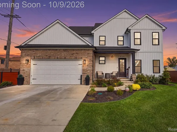 1039 6th St, Wyandotte, MI 48192