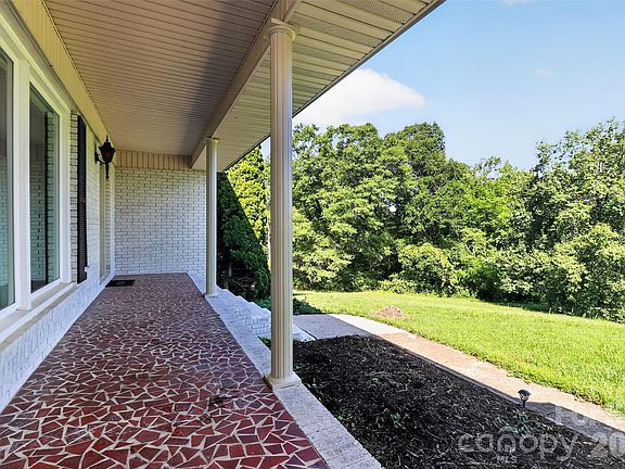 3rd image of 2004 Fountain Ln