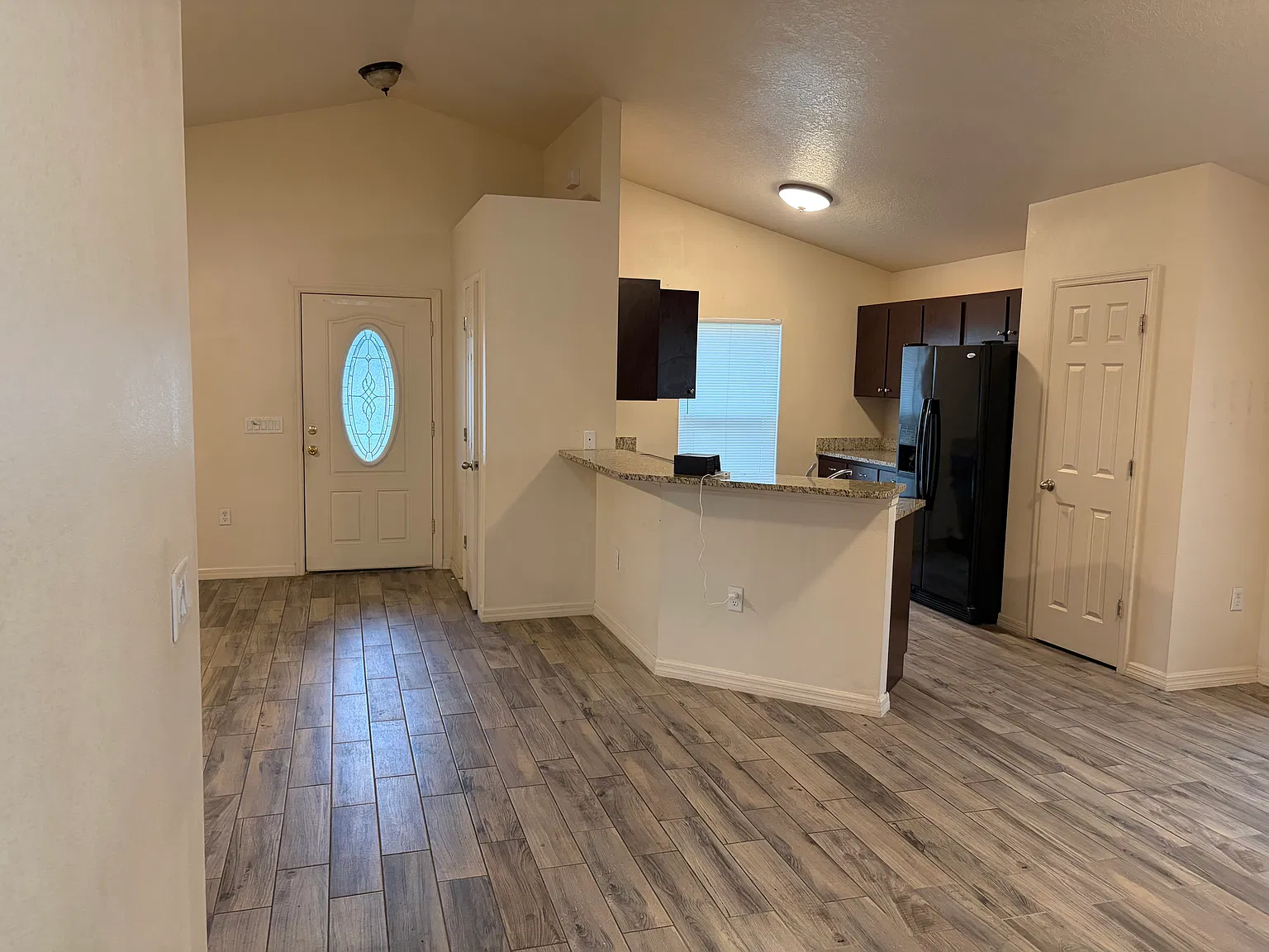 3 bed, $2,000 — Photo 3