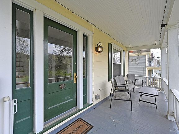 4th image of 586 Empress Ave