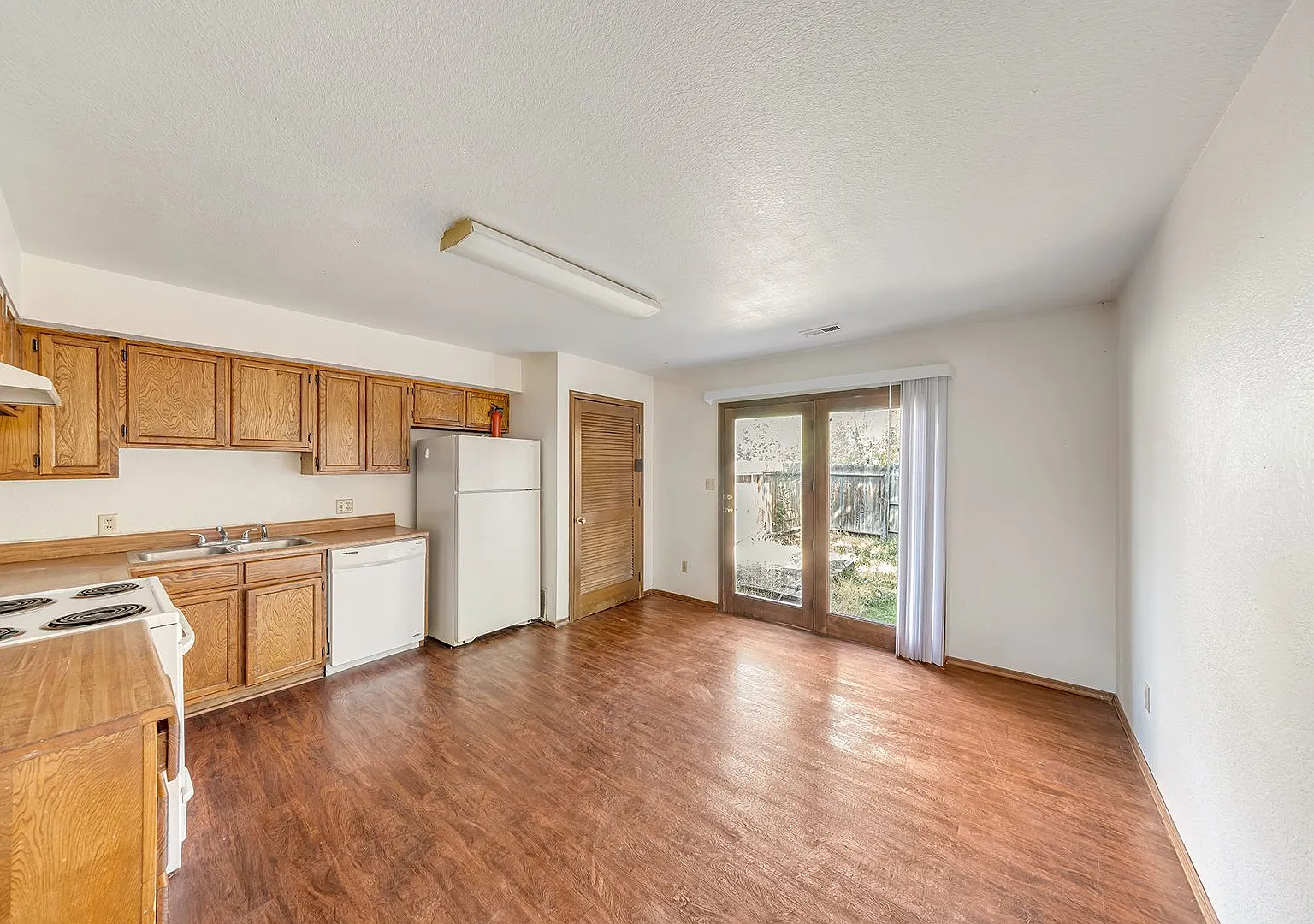 489 32 Road Apartments — Photo 3