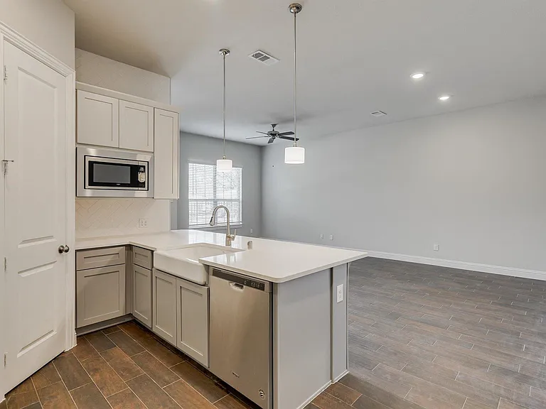 2225 Apex Dr — Photo 5