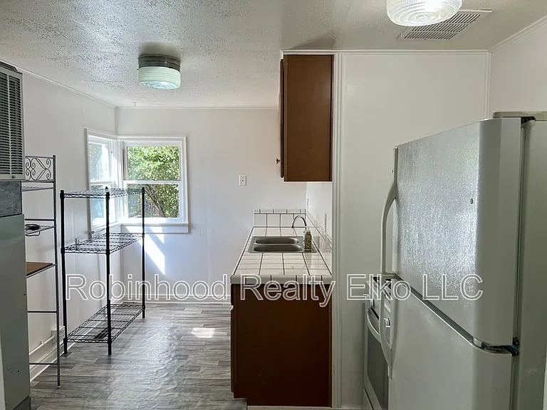 659 Elm St — Photo 6