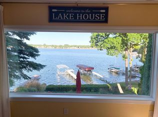 12156 Mantawauka Dr, Fenton, MI