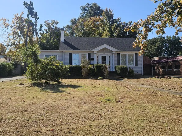 138 E Locust St, Dresden, TN 38225