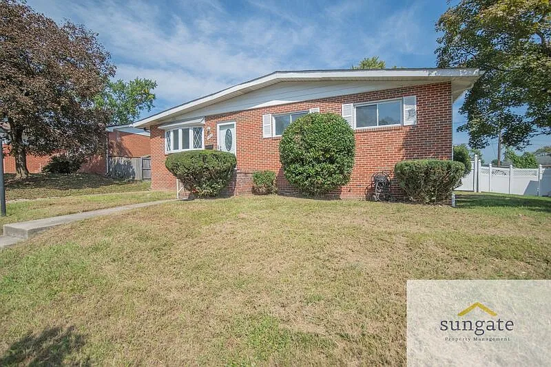 4 bed, 3.0 bath, $3,000 — Photo 4