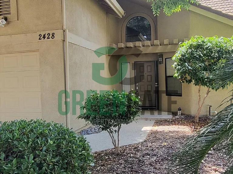 2428 Woodvale Dr — Photo 3