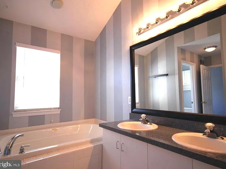 508 Ascot Ct — Photo 20