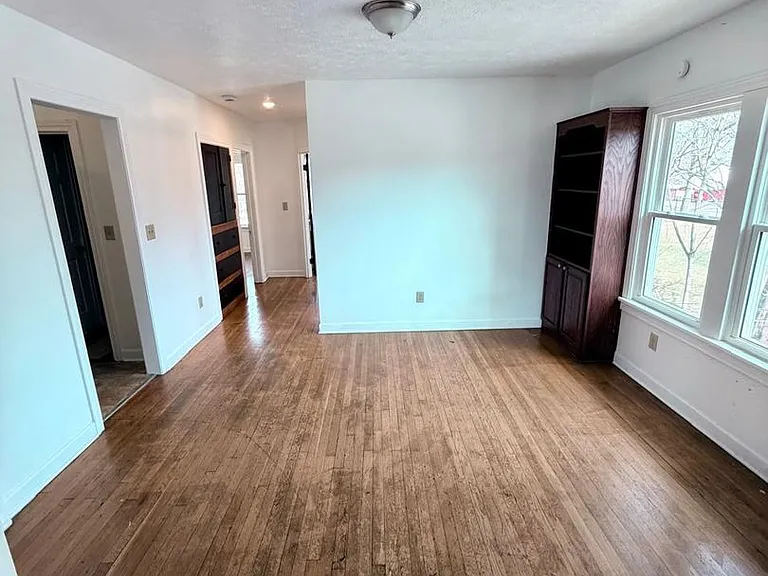 14221 Glenside Rd — Photo 14