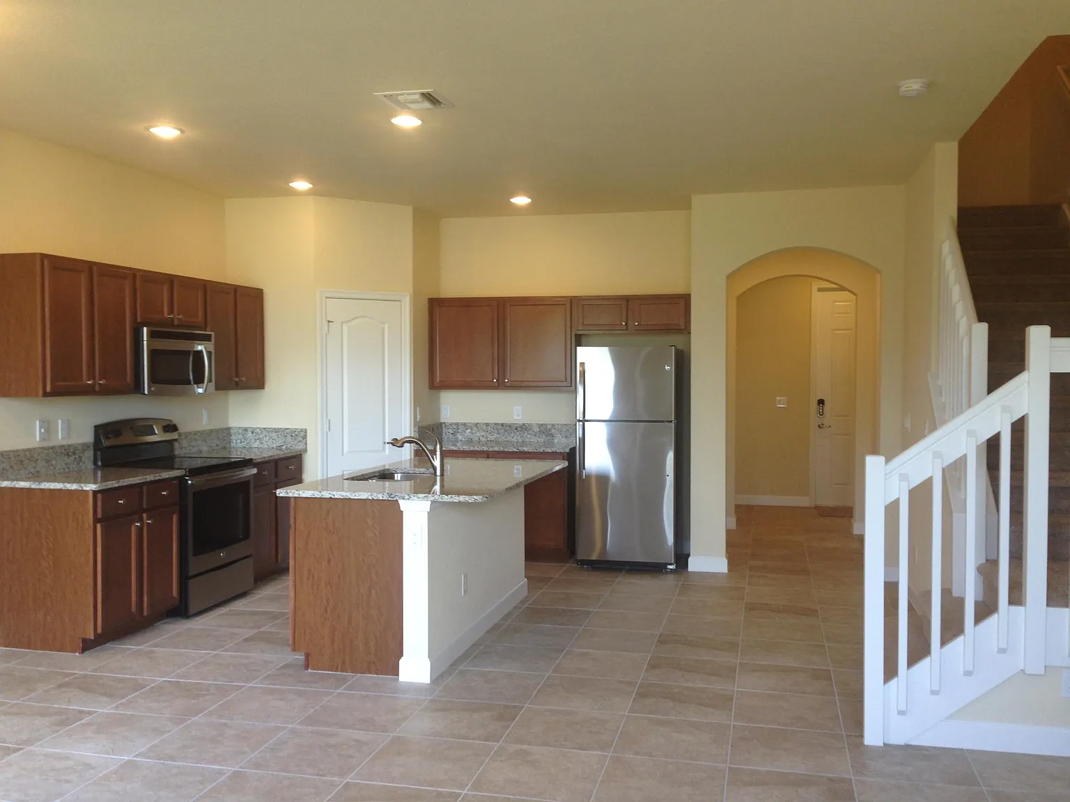 3 bed, 2.5 bath, 1673 sqft, $2,700 — Photo 2