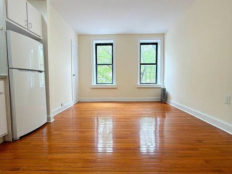 520 Isham St #1 — Photo 1