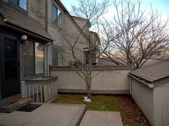 1st image of 406 Thoreau St