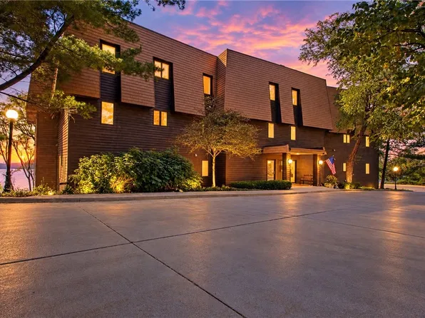 855 E Lake Shore Dr #1D, Decatur, IL 62521