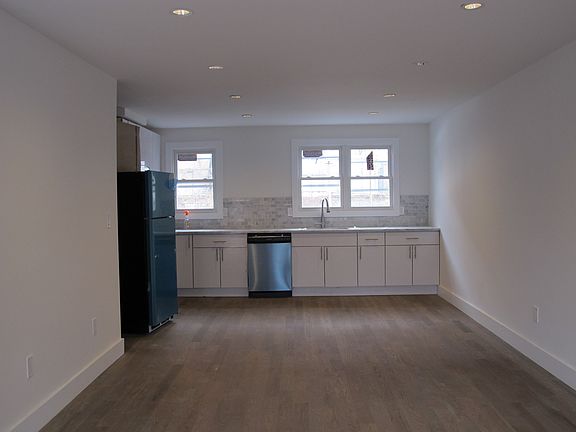 4th image of 4128 Murdock Ave