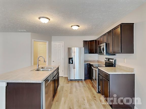 5th image of 1806 Twelve Oaks Dr