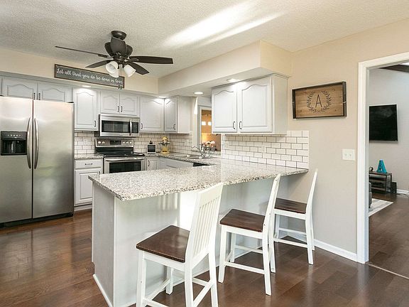 3rd image of 645 Woodbriar Ct